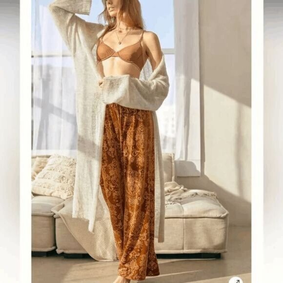 Beyond Yoga Deep Gold Bronze Baroque Velvet Wide Leg Lounge Pants L NWT - Picture 7 of 8